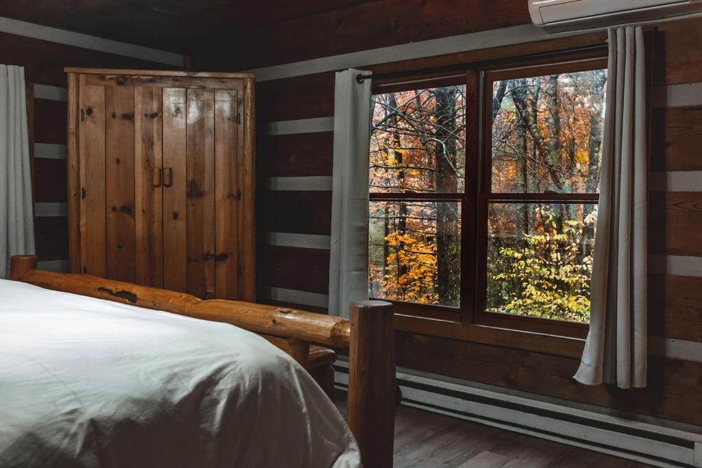 Deer Run Cabin At 36 North - Hot Tub Purlear Eksteriør bilde