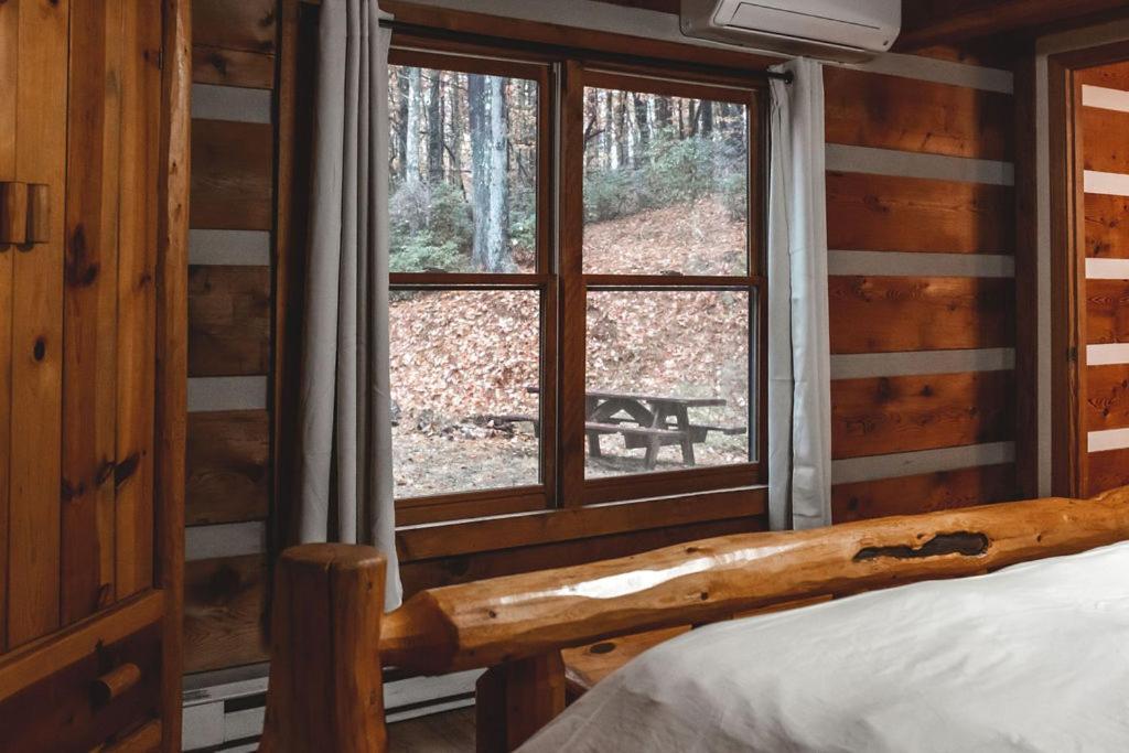 Deer Run Cabin At 36 North - Hot Tub Purlear Eksteriør bilde